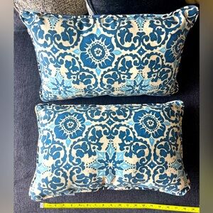 Pillow Perfect Indoor/Outdoor💙🤍🩵 set of 2